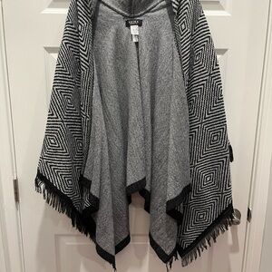 AKIRA Black and Gray Knit Fabric Ruana NWOT